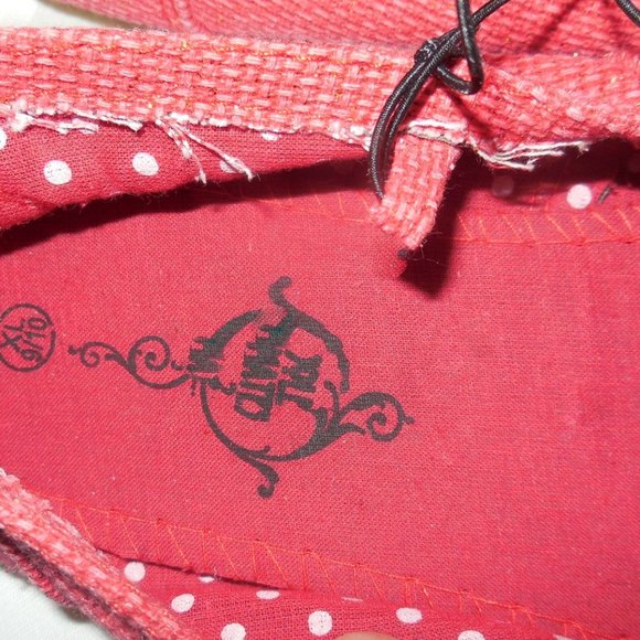Women's Shoes 9/10 summer canvas flats casual red NWT - Picture 6 of 9